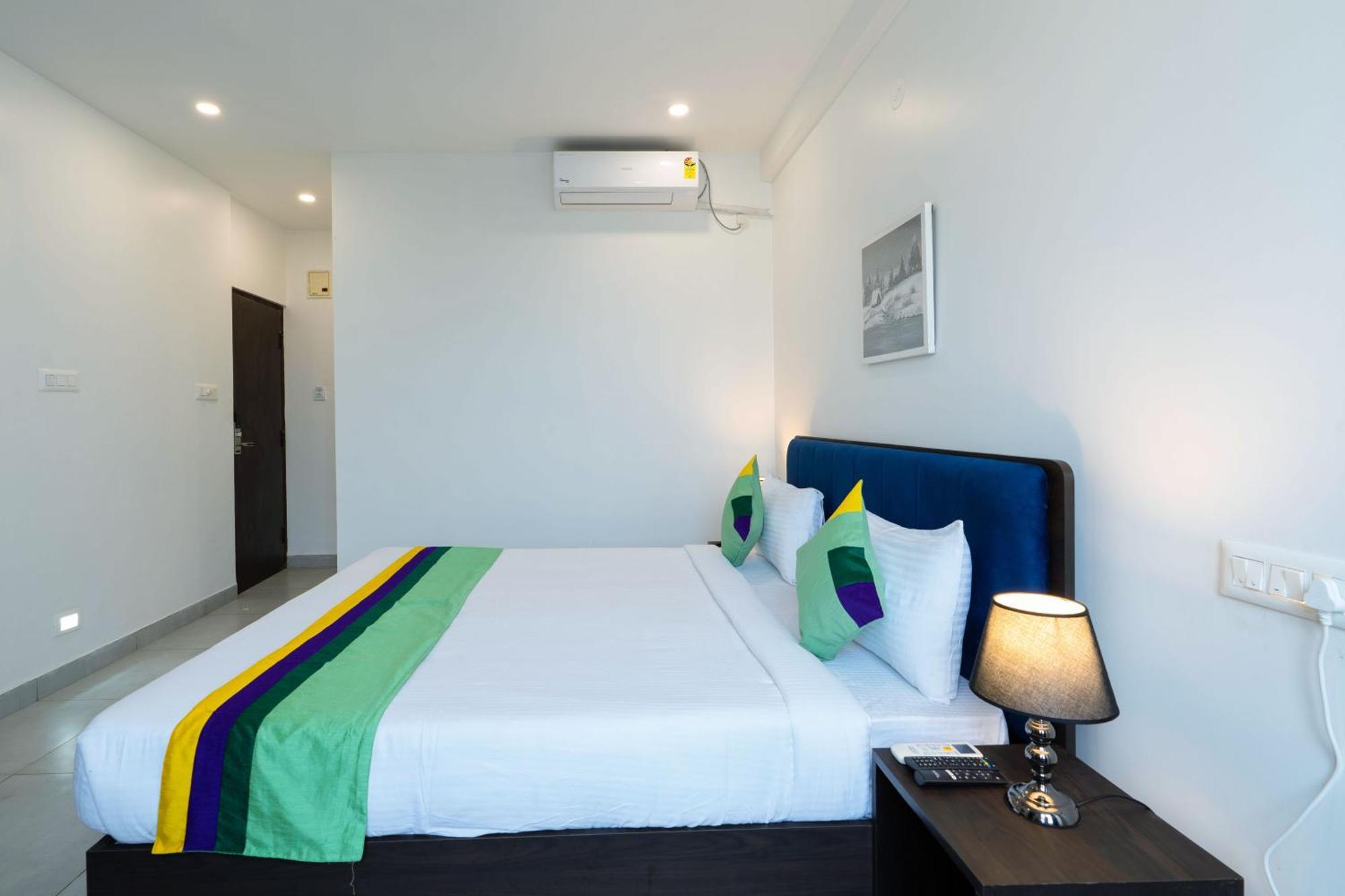 Treebo The Grand Skyla, Malleshwaram Bangalore Eksteriør billede